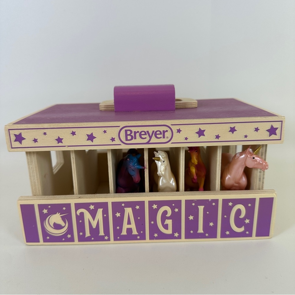 Breyer Magic Wooden Horse Stable with 4 Unicorns Small Portable Stablemates